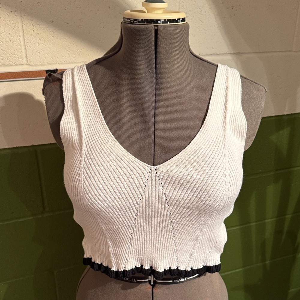 Zara Black and White Ribbed Knit Crop Top size medium